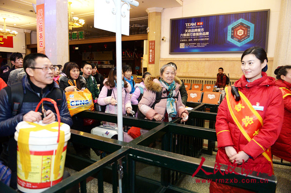 1-在北京站候车室等待上车的乘客_副本 1-在北京站候车室等待上车的乘客_副本