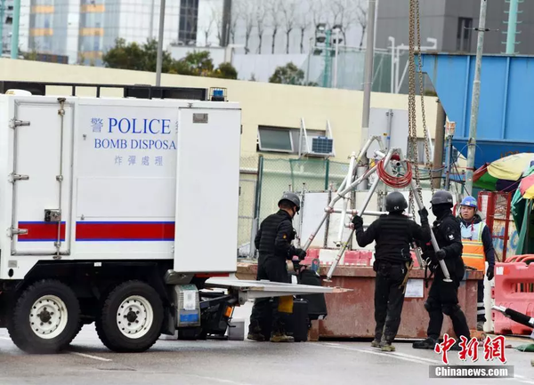 香港闹市5天2次发现战时炸弹 上演真实拆弹专家