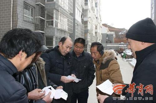 yfe2xx48.jpg 百余名农民工被拖欠50余万元工资 6年仍未要回