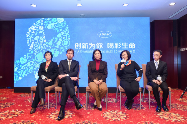 专家接受媒体采访 专家接受媒体采访