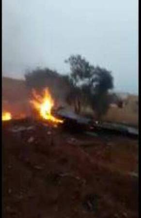 战机坠地后起火浓烟滚滚视频截图