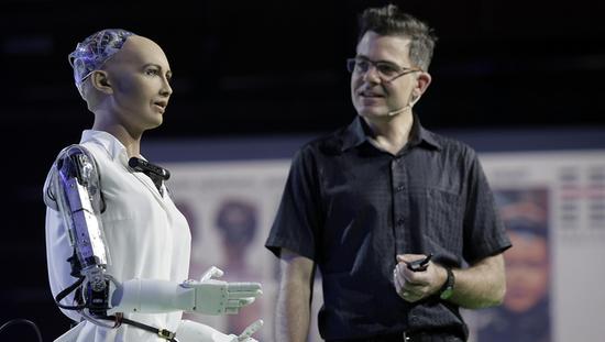 世界首位机器公民索菲亚受访秀中文:不想成为人类
