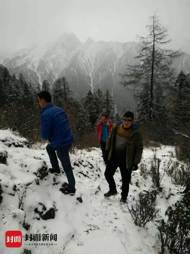 黄山计划推出有偿救援 网友:没钱就活该被挂悬崖?