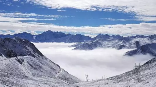 黄山计划推出有偿救援 网友:没钱就活该被挂悬崖?