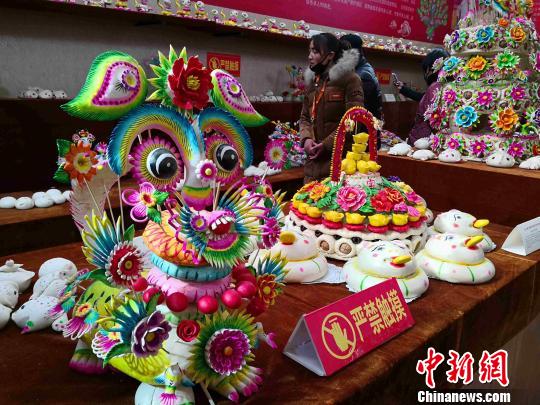 图为色彩鲜艳的面花?！〉程镆?摄