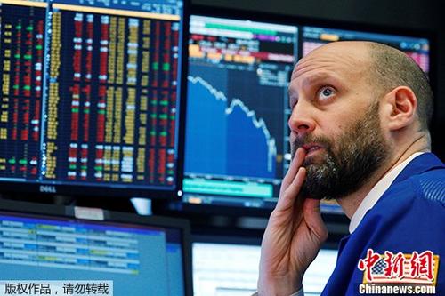 2月5日，交易员在美国纽约证券交易所工作。