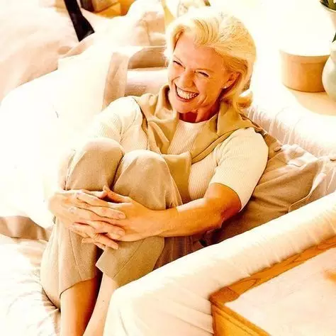 60岁拍裸照63岁拍孕妇照 马斯克的妈更是狠角色