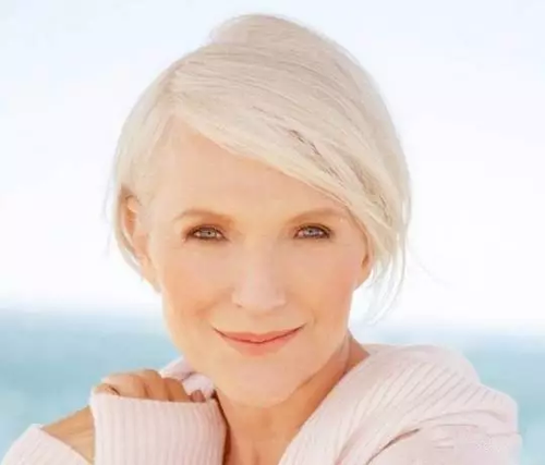 60岁拍裸照63岁拍孕妇照 马斯克的妈更是狠角色