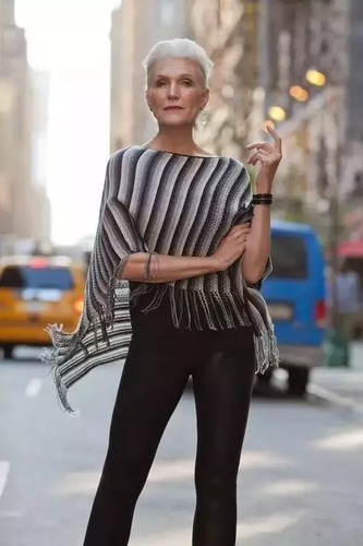 60岁拍裸照63岁拍孕妇照 马斯克的妈更是狠角色