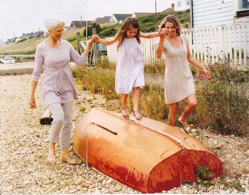 60岁拍裸照63岁拍孕妇照 马斯克的妈更是狠角色