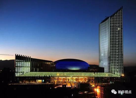  图为2012年1月30日在埃塞俄比亚首都亚的斯亚贝巴拍摄的非盟会议中心夜景。新华社记者丁海涛摄