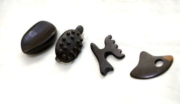 砭熨及砭锥。