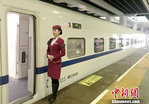 京广动卧车队21组列车长赵欣彤。受访者供图