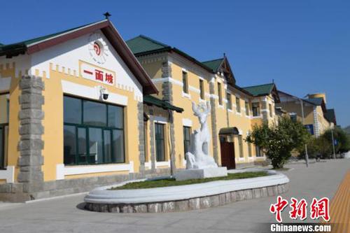图为百年老站——一面坡火车站?！±罴汤?摄