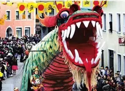 这个德国小镇居民自称是中国人 还在春节狂欢游行