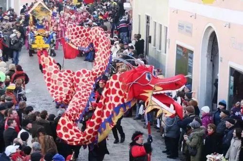 这个德国小镇居民自称是中国人 还在春节狂欢游行