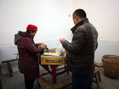 儿行千里远赴东北 四川母亲把家的味道塞满后备箱