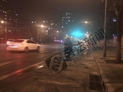 春节里的代驾司机:开过很多超跑 曾被要求闯红灯