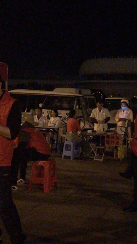 游客讲述海南堵车之夜：不到10公里 走了一晚上