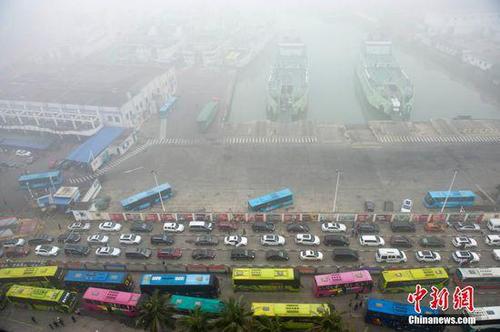 海事局释疑大雾逼停航船:仪器非万能 还得靠肉眼