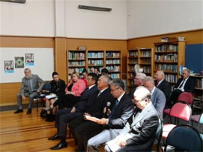 2月15日，新西兰总理阿德恩在克赖斯特彻奇市，举行2011年克市地震坎特伯雷电视台(CTV)大楼倒塌事件遇难者家属见面会。(图：中国驻新西兰驻克赖斯特彻奇总领馆网站)