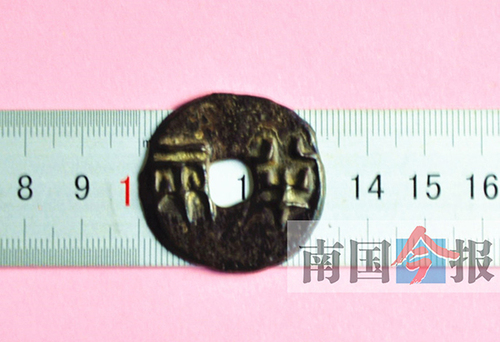 广西一河滩出土秦代钱币箭头 或是秦军古战场遗物