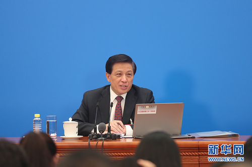 图为张业遂回答记者提问。新华网中国政府网 陈杰 摄