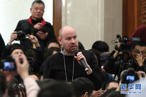图为路透社记者提问。新华网中国政府网 翟子赫 摄