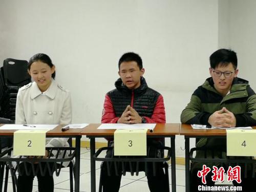 图为面试现场。　燕武 摄