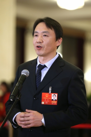 (12)全国人大代表接受采访 (12)全国人大代表接受采访