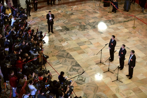 (14)全国人大代表接受采访 (14)全国人大代表接受采访