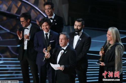 《寻梦环游记》获最佳动画长片。主创说表示《寻梦环游记》证明了艺术能跨越种族，传播到全世界。
