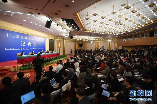 3月6日，十三届全国人大一次会议新闻中心举行记者会，邀请国家发展和改革委员会主任何立峰、副主任张勇、副主任宁吉喆就“创新和完善宏观调控，推动高质量发展”相关问题回答中外记者提问。4