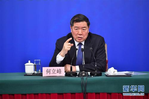 3月6日，十三届全国人大一次会议新闻中心举行记者会，邀请国家发展和改革委员会主任何立峰、副主任张勇、副主任宁吉喆就“创新和完善宏观调控，推动高质量发展”相关问题回答中外记者提问。这是何立峰在回答记者提问。