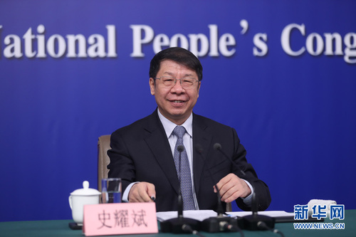 十三届全国人大一次会议新闻中心于3月7日上午在梅地亚中心多功能厅举行记者会，邀请财政部部长肖捷，副部长史耀斌、胡静林就“财税改革和财政工作”相关问题回答中外记者提问。图为财政部副部长史耀斌。新华网 中国政府网 翟子赫 摄