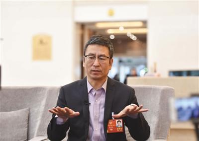 全国政协委员白岩松:放纵地域歧视将使社会撕裂