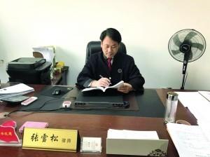 初中生门卫自学7年拿本科文凭 一路逆袭成为律师