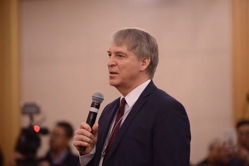 彭博社记者提问