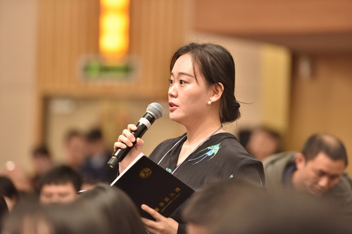 新华社记者提问。人民网记者 夏晓伦摄