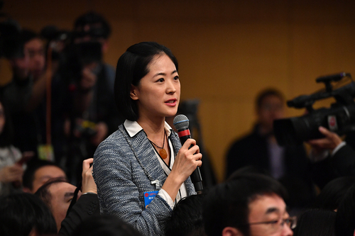 中国日报记者提问。人民网记者 于凯 摄