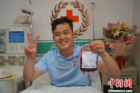 图为完成造血干细胞采集后，陈宠帅笑容灿烂，精神状态良好?！『略?摄