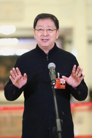 (2)全国政协委员接受采访 (2)全国政协委员接受采访