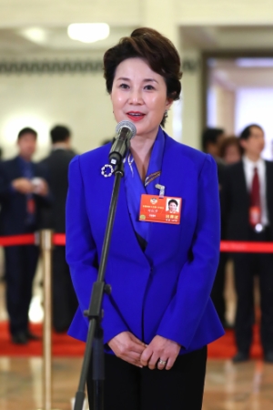 (9)全国政协委员接受采访 (9)全国政协委员接受采访