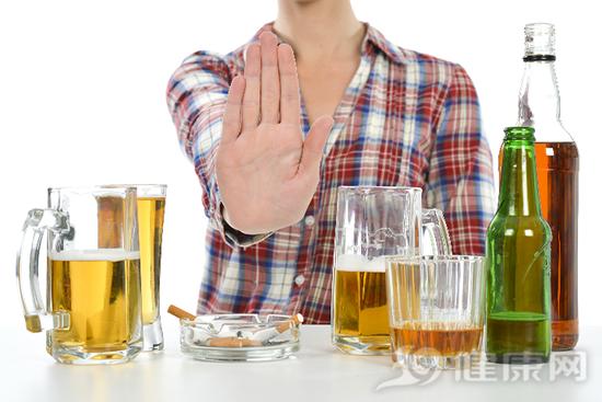浓茶解酒伤心肾！酒后做这5件事会要命