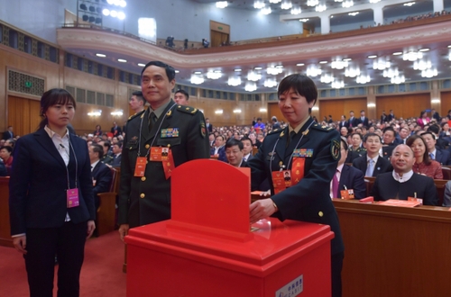 (8)全国政协十三届一次会议举行第四次全体会议 (8)全国政协十三届一次会议举行第四次全体会议