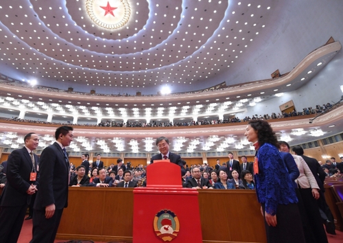 (10)全国政协十三届一次会议举行第四次全体会议 (10)全国政协十三届一次会议举行第四次全体会议