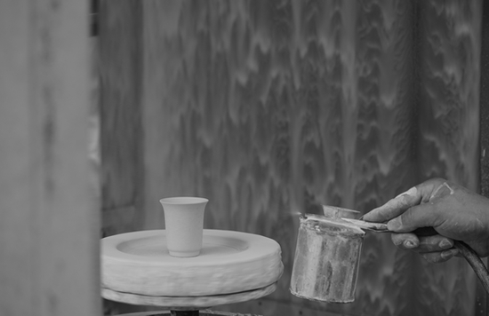 现代吹釉不需要用嘴了，是个进步