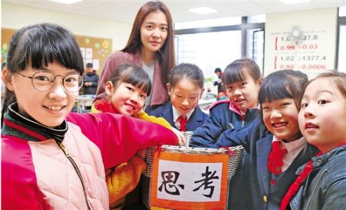 漂流篮里抽卡片。