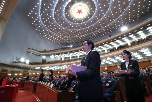 (5)十三届全国人大一次会议举行第六次全体会议 (5)十三届全国人大一次会议举行第六次全体会议