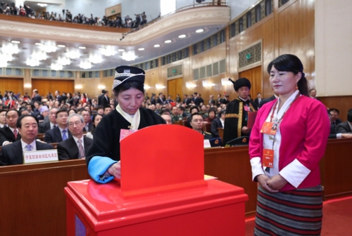 (7)十三届全国人大一次会议举行第六次全体会议 (7)十三届全国人大一次会议举行第六次全体会议